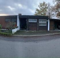 Flachdach-Bungalow mit Garten & Panoramablick - Niederaula