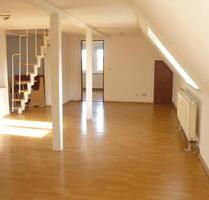 Schöne 2,5 Raum Dachgeschosswohnung in ruhiger Lage mit Badewanne - Greiz