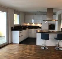 Moderne hochwertige 4-Zi-Wohnung mit Sonnen-Balkon, Einbauküche - Oberboihingen