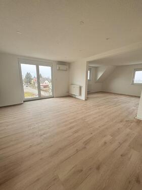 Foto - Großzügige 4-Zimmer-Dachgeschosswohnung mit Balkon & Klimaanlage