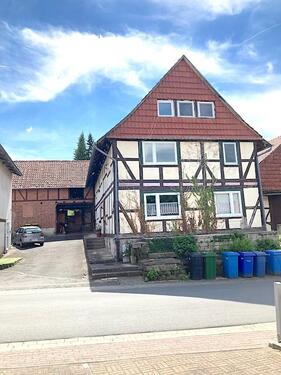 Foto - Mehrfamilienhaus + Nebengebäude + Baugrundstück