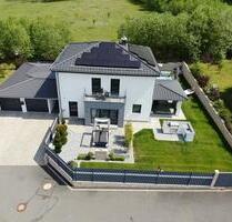 Exklusives Einfamilienhaus: Wintergarten, Whirlpool, EBK, PV - Seubersdorf in der Oberpfalz
