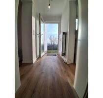 Neusanierte Souterrain Wohnung mit Terrasse und toller Aussicht - Meinhard