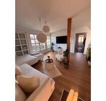 Stilvolles Wohnen im Denkmal - Sonnige 4,5 Zimmer Wohnung mit Bal - Ispringen