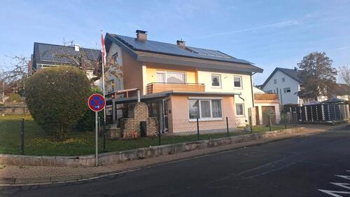 Foto - Großzügiges Wohnhaus mit Einliegerwohnung und Pool