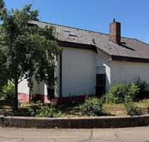 Charmantes Einfamilienhaus (gr. Grundstück) ohne Provision! - Oettingen in Bayern
