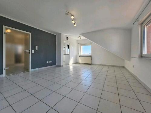 Foto - Helle Dachgeschosswohnung mit Balkon & Garage zu vermieten