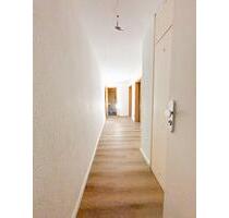 Teilmöblierte helle 2-Zimmer-Dachgeschosswohnung mit EBK - Heiligenhaus