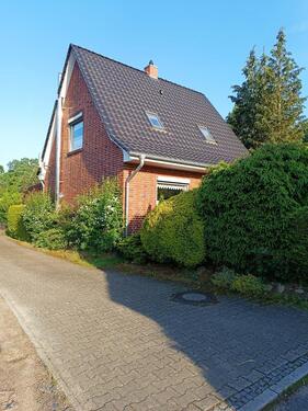 Foto - Einfamilienhaus in einer Sackgasse am Waldrand
