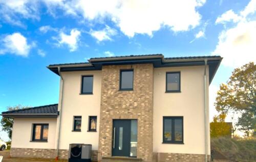 Foto - Viel Platz zum Leben: Großzügiges Einfamilienhaus mit Garten