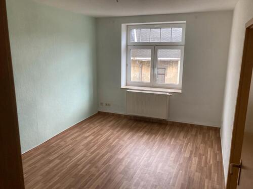 Foto - Kleine 2-Raum-Wohnung mit Einbauküche in Ellefeld – ab sofort verfügbar!