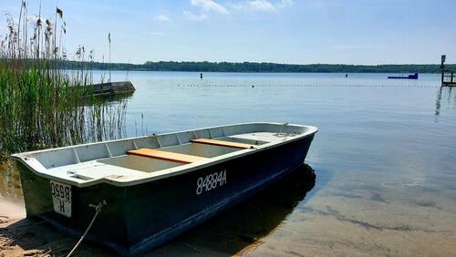 Foto - Last Minute: Strandhaus am Badestrand, Schweriner See, mit Boot & Kanu, Ferienhaus in der Nähe der Ostsee, Wismar, Schwerin, mecklenburgische Seenplatte, Seeblick, bis 6 Personen, allergiefreundlich