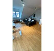 Möblierte Dachgeschosswohnung in Landhausvilla - Dreieich