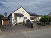 Foto - 2-Familienhaus mit Werkstatt-Garagen in Straubing Ittling