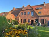 Foto - Leben im historischen Schulhaus – Ostseenähe, Gartenidyll, Weite