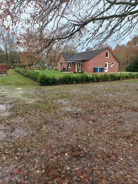 Foto - Freistehendes Einfamilienhaus mit großem Garten