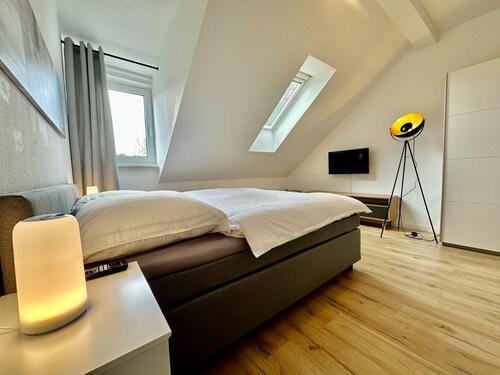 Foto - Schicke und fertig möblierte 4 Zimmer DG-Wohnung im Zentrum von ESA