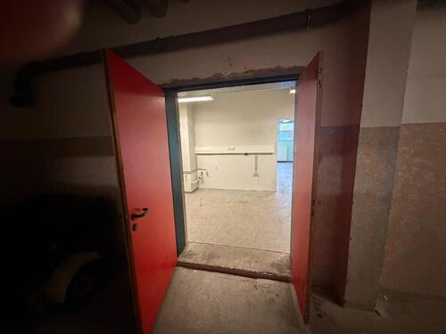 Foto - Lagerhalle Zentrale Lage - 190,00&nbsp;EUR Kaltmiete, ca.&nbsp; 50,00&nbsp;m&sup2;