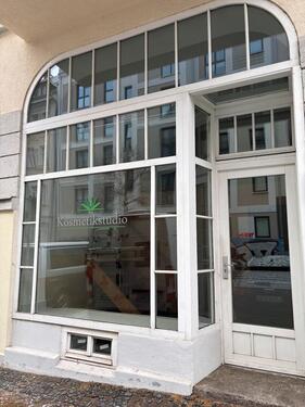 Foto - Vielseitige Gewerbeeinheit mit Schaufensterfront – ideal für Kosmetikstudio oder Praxis
