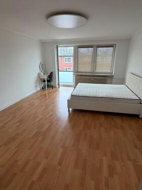 Foto - 3-Zimmer-Wohnung mit Balkon & Schwimmbad – Barmbek-Nord – 83 m²