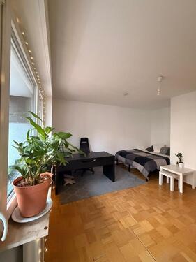 Foto - Furnished Studio Apartment with Balcony – Short-Term Sublet (Hand