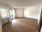 Foto - Renovierte 2-Zimmer-Wohnung mit Balkon, Einbauküche & Aufzug