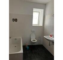 Zweitbezug nach San.! Großzügige 2-Zimmer mit Wanne, EBK und Laminat in zentraler Lage - Chemnitz Bernsdorf