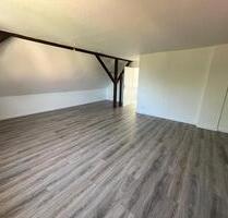 Schöne Zwei-Raumwohnung mit EBK, Garten und PKW- Stellplatz - Wettin-Löbejün