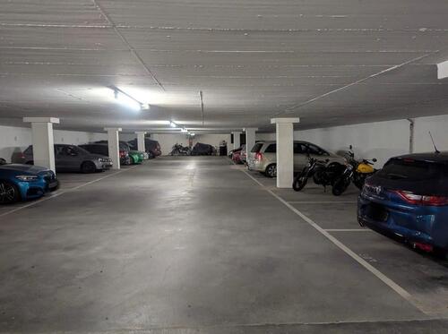 Foto - Tiefgaragenstellplatz zu vermieten