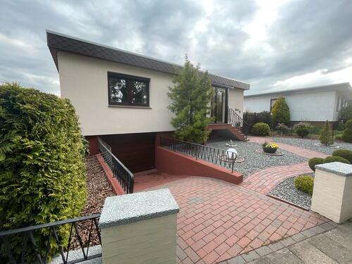 Foto - Bungalow mit Vollkeller, Tiefgarage und traumhaftem Garten