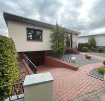 Bungalow mit Vollkeller, Tiefgarage und traumhaftem Garten - Bremerhaven Leherheide