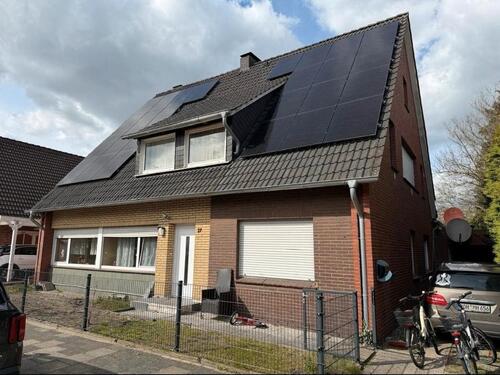 Foto - Vielseitiges Zweifamilienhaus zum Kauf - Ideal für Familien