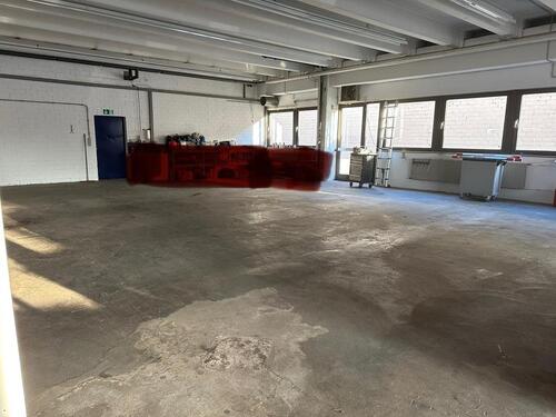 Foto - Halle 156qm mit 85qm freifläche für LagerMotorrad Werkstatt..