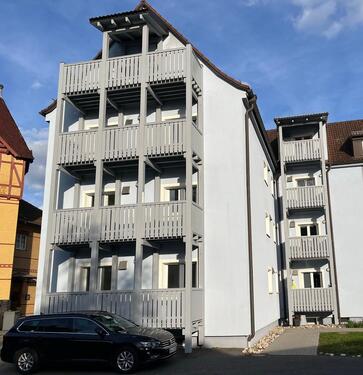Foto - Helle Zwei Zimmerwohnung im 1. OG mit Balkon und Garage