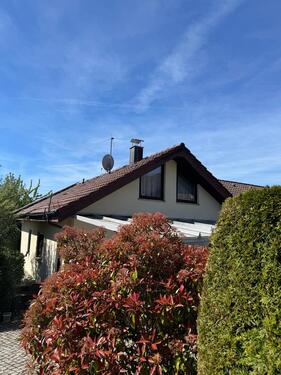 Foto - Einfamilienhaus mit großzüg. Garten, Pool, Garage & Carport