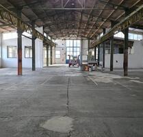 Vielseitige Gewerbeimmobilie mit großzügiger Hallenfläche und Bürotrakt zu vermieten - Neuötting