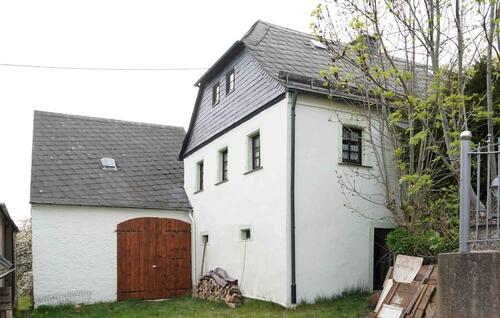 Foto - Bauernhaus mit Nebengeäude und zwei Gärten
