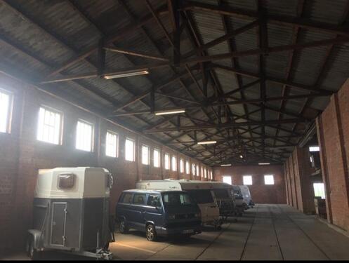 Foto - Stellplatz - Wohnwagen - Wohnmobil (siehe Höhe) - Anhänger