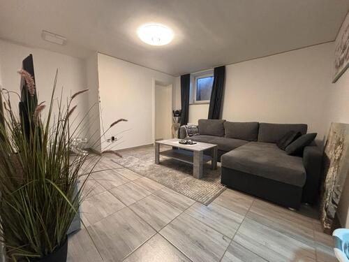 Foto - * 2 Zimmer Souterrain Wohnung Möbeliert *