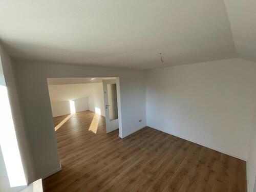 Foto - Schöne 3-Zimmer-Dachgeschosswohnung m. Balkon (90 m2 Grundfläche)