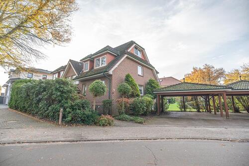 Foto - Bezugsfreie, großzügige 3 ZKB Wohnung mit Balkon, Hobbykeller mit Bad und Carport! In bester Lage!