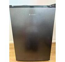 Kühlschrank mit Gefrierfach – 2,5 Monate alt – Aufzug im Haus - Stendal