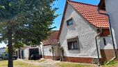 Foto - Charmantes freistehendes Haus mit Garagen und Garten zu verkaufen