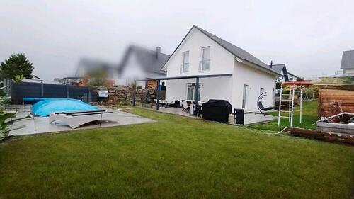 Foto - Einfamilienhaus in ruhiger Lage mit Garten und Pool