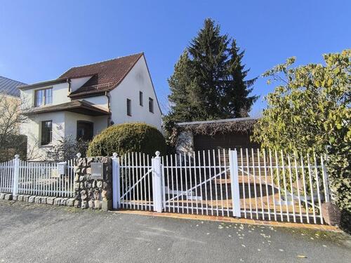 Foto - Einfamilienhaus in ruhiger Umgebung mit Einliegerwohnung und Pool