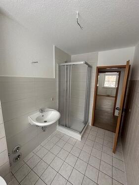 Foto - Ruhige, frisch renovierte 3-Raumwohnung mit Blick ins Grüne und barrierefreier Dusche