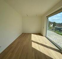 Helle 4-Zimmer-Wohnung mit Terrasse und exklusiver Gartennutzung - Esslingen am Neckar Oberesslingen