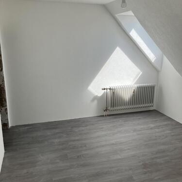 Foto - Moderne 2-Zimmer-DG-Wohnung mit neuer EBK & Stellplatz