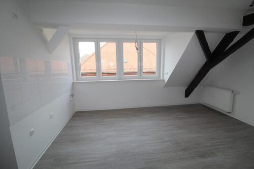 Foto - Perfekt für Singles - kleine DG-Wohnung mit Balkon und Fassadenvollwärmeschutz