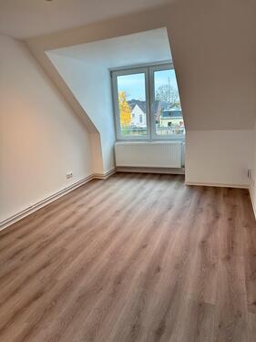 Foto - Kernsanierte 2-Zimmer - DG Wohnung zu vermieten